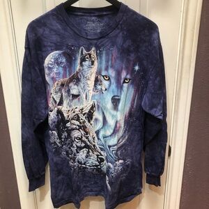 The Mountain Wolf Graphic Long Sleeve Shirt